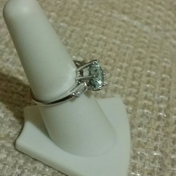 2.65 Carat VVS1 Ice Blue Round Cut Moissanite Ring - Picture 3 of 8